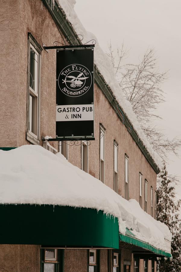 The Flying Steamshovel Inn Rossland Exteriér fotografie